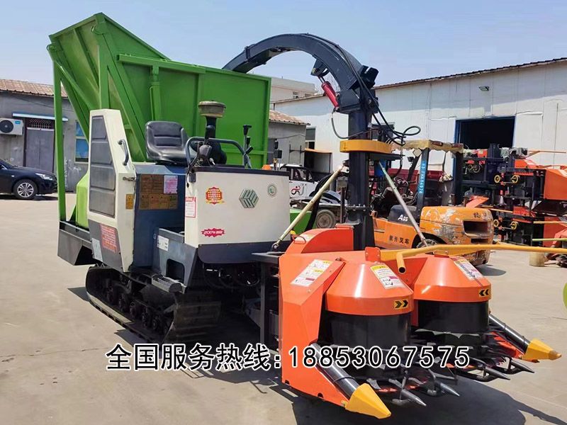 履帶自走式青儲機